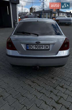 Лифтбек Ford Mondeo 2001 в 