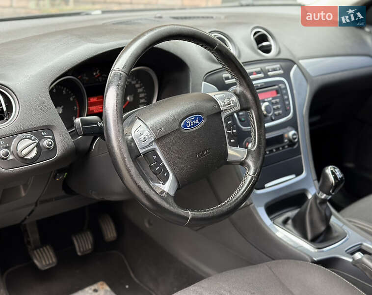 Седан Ford Mondeo 2011 в Киеве