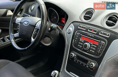 Седан Ford Mondeo 2011 в  фото 27 Седан Ford Mondeo 2011 в
