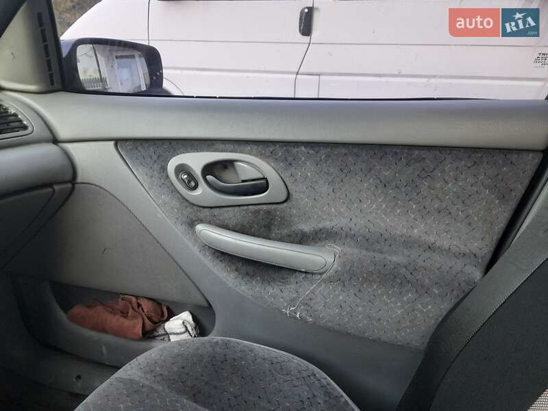 Седан Ford Mondeo 1993 в Луцке