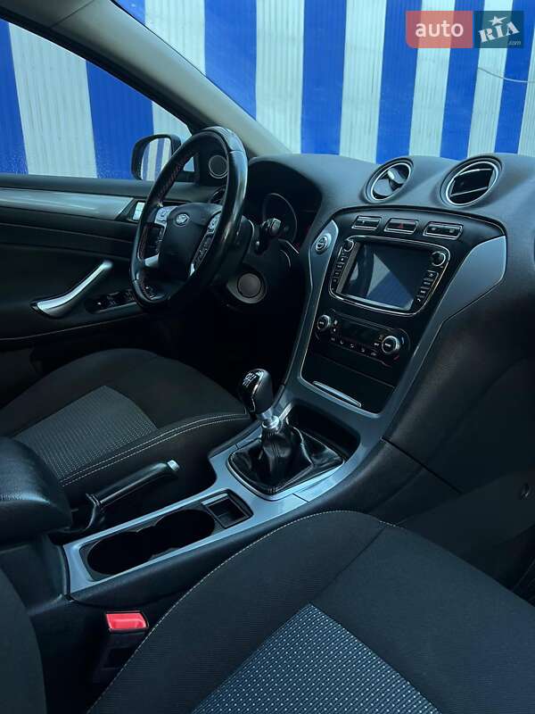 Седан Ford Mondeo 2012 в Ужгороде