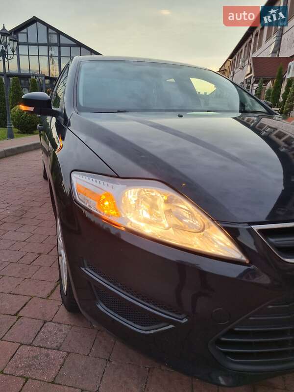 Седан Ford Mondeo 2012 в Стрые