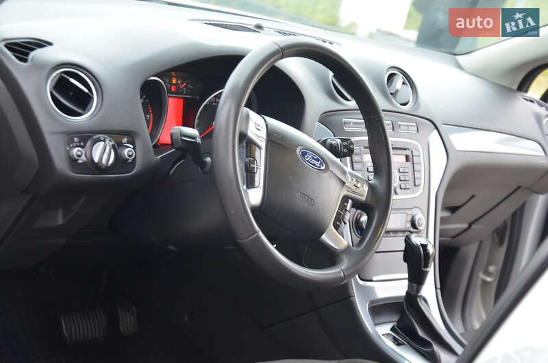 Седан Ford Mondeo 2013 в Дрогобыче