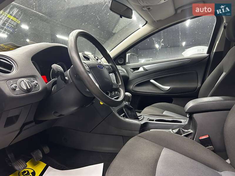 Седан Ford Mondeo 2012 в Черновцах