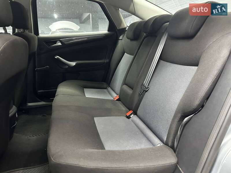 Седан Ford Mondeo 2012 в Черновцах