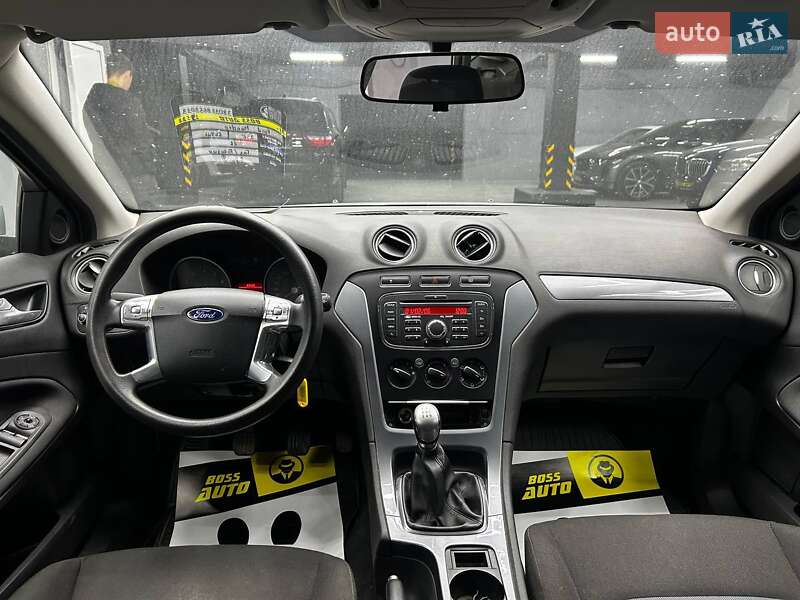 Седан Ford Mondeo 2012 в Черновцах