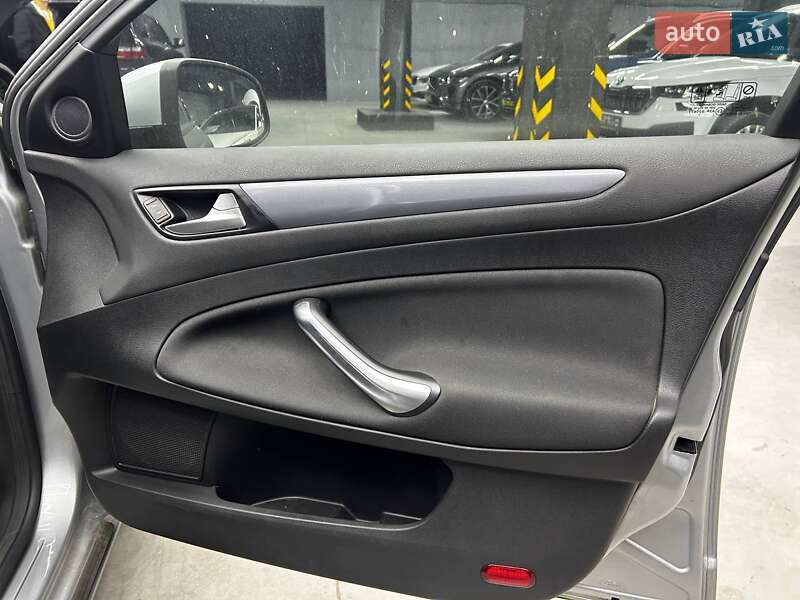 Седан Ford Mondeo 2012 в Черновцах