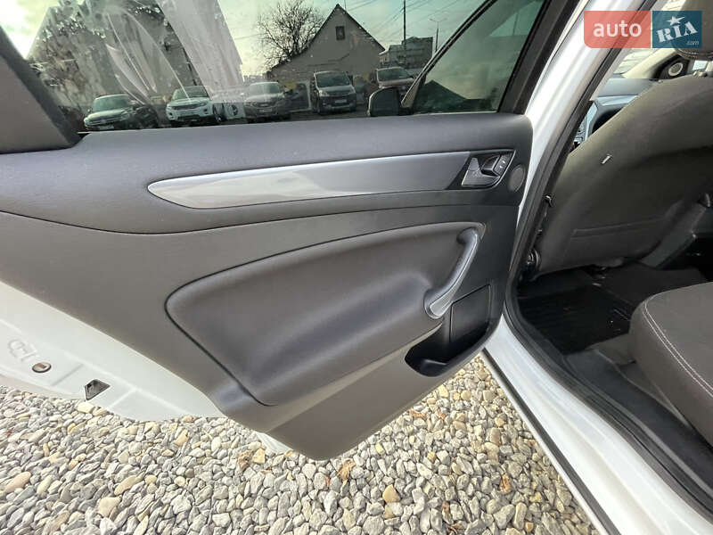 Універсал Ford Mondeo 2012 в Чернівцях