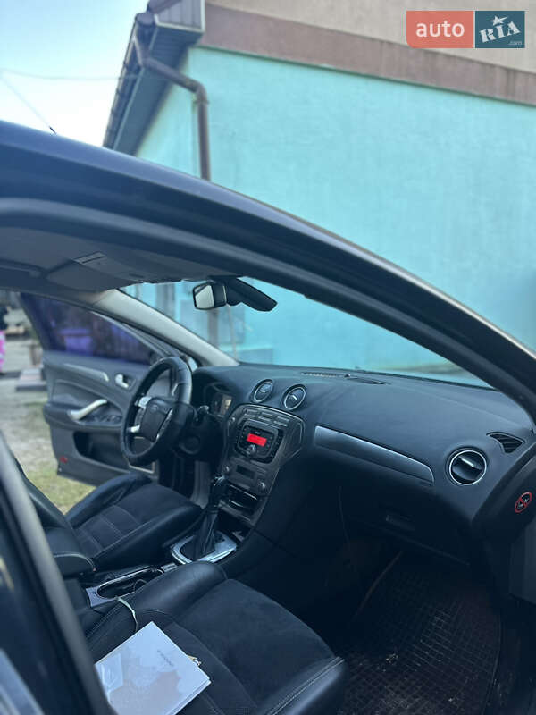 Седан Ford Mondeo 2010 в Олевську