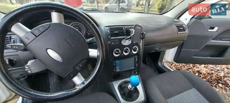Седан Ford Mondeo 2001 в Киеве