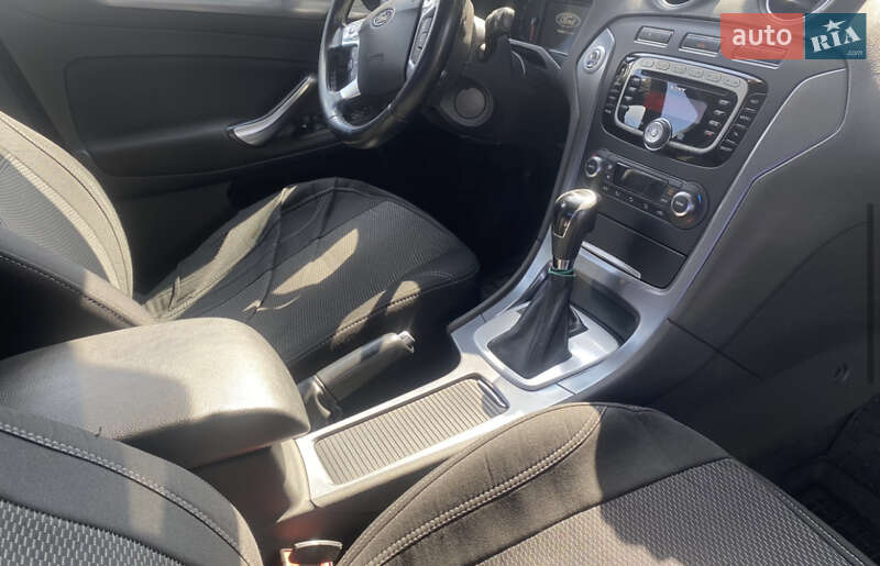 Седан Ford Mondeo 2012 в Звенигородці