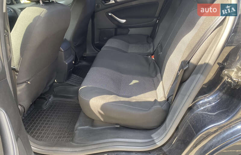 Седан Ford Mondeo 2012 в Звенигородці