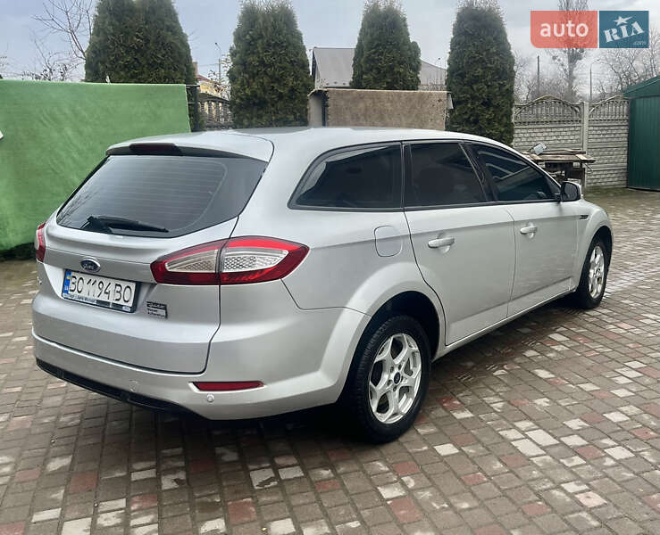 Універсал Ford Mondeo 2013 в Золочеві