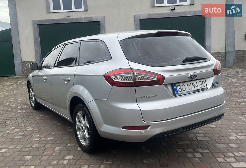 Універсал Ford Mondeo 2013 в Золочеві