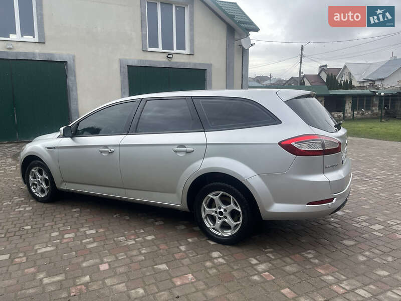 Універсал Ford Mondeo 2013 в Золочеві
