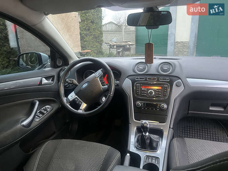 Універсал Ford Mondeo 2013 в Золочеві