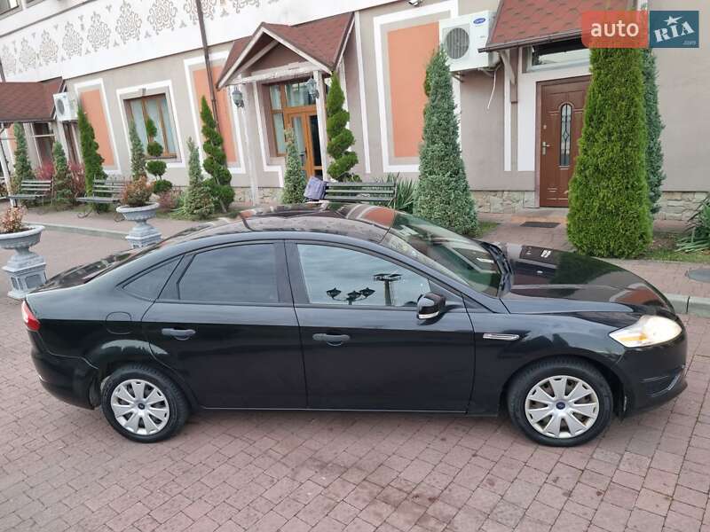 Седан Ford Mondeo 2012 в Стрию