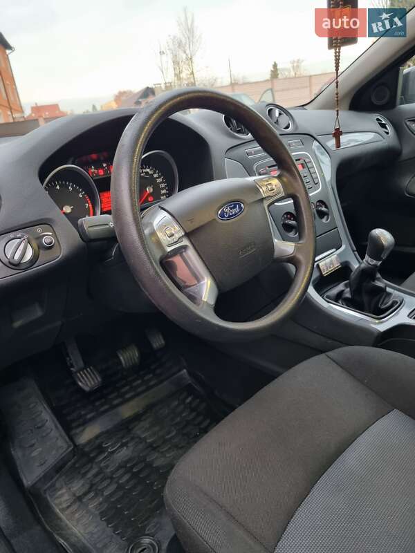 Седан Ford Mondeo 2012 в Стрию