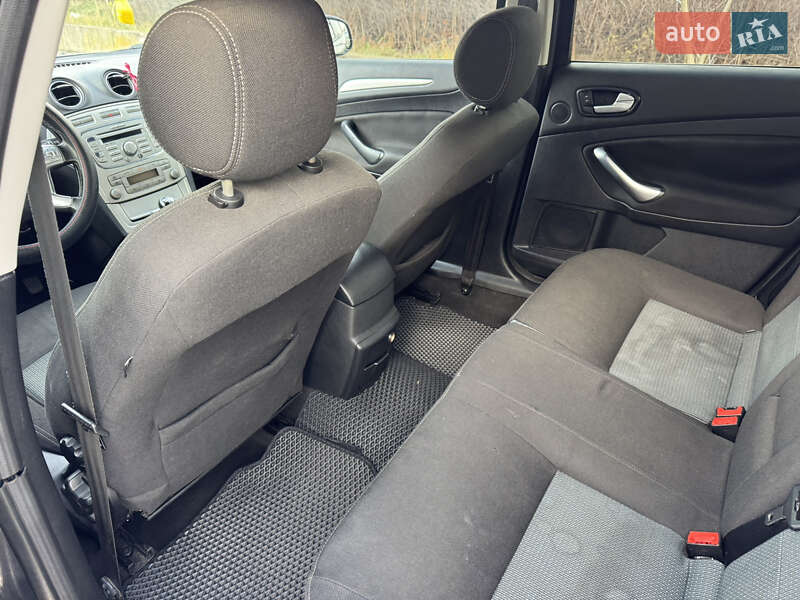 Седан Ford Mondeo 2010 в Стрию