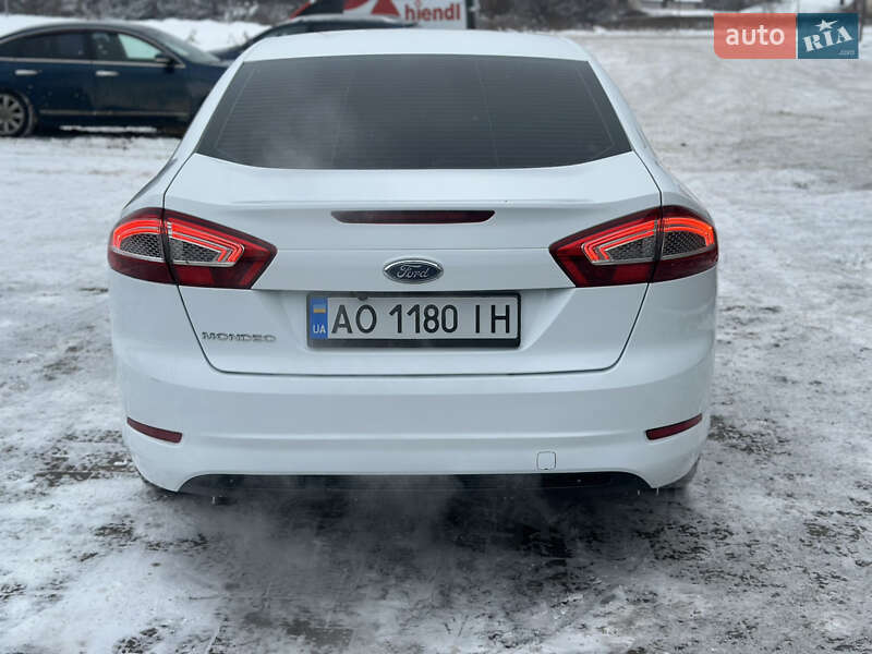 Седан Ford Mondeo 2012 в Мукачево