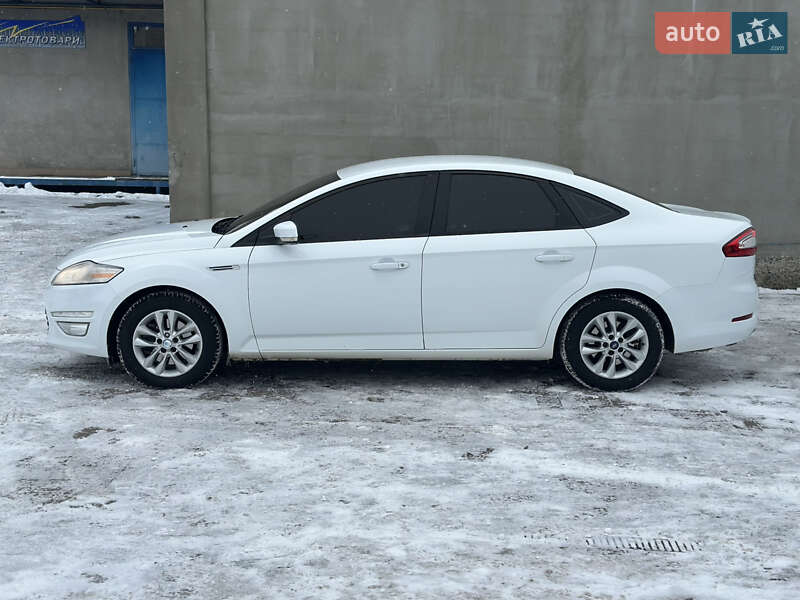 Седан Ford Mondeo 2012 в Мукачево
