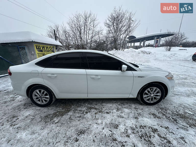 Седан Ford Mondeo 2012 в Мукачево
