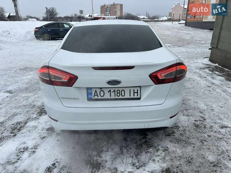 Седан Ford Mondeo 2012 в Мукачево