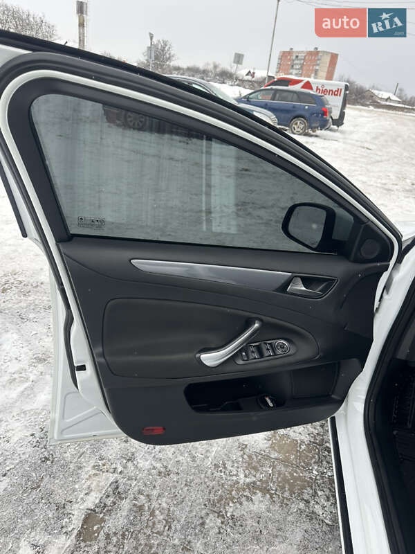 Седан Ford Mondeo 2012 в Мукачево