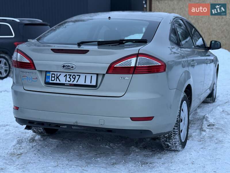 Седан Ford Mondeo 2010 в Ровно