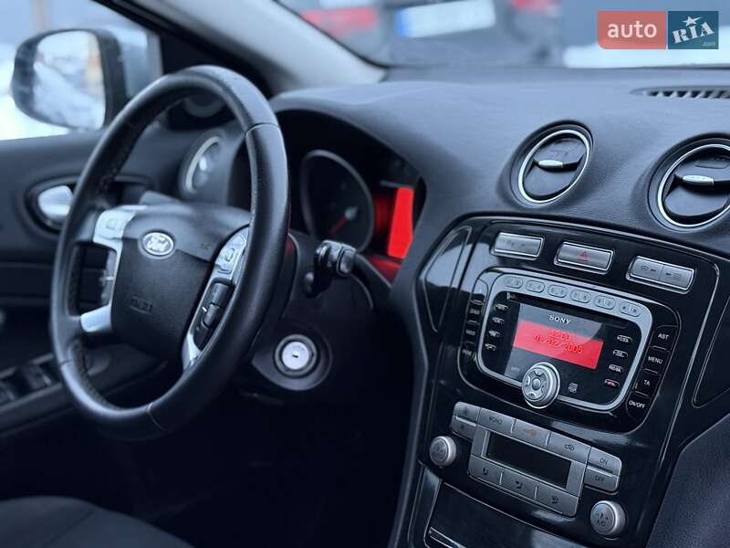 Седан Ford Mondeo 2010 в Ровно