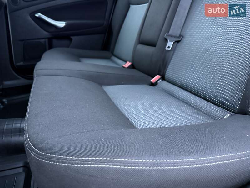 Седан Ford Mondeo 2010 в Ровно