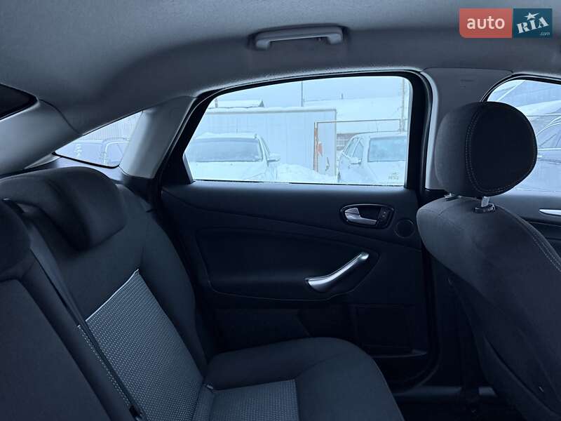 Седан Ford Mondeo 2010 в Ровно