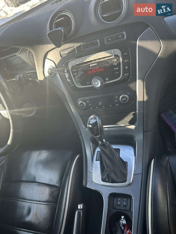 Седан Ford Mondeo 2013 в Львове