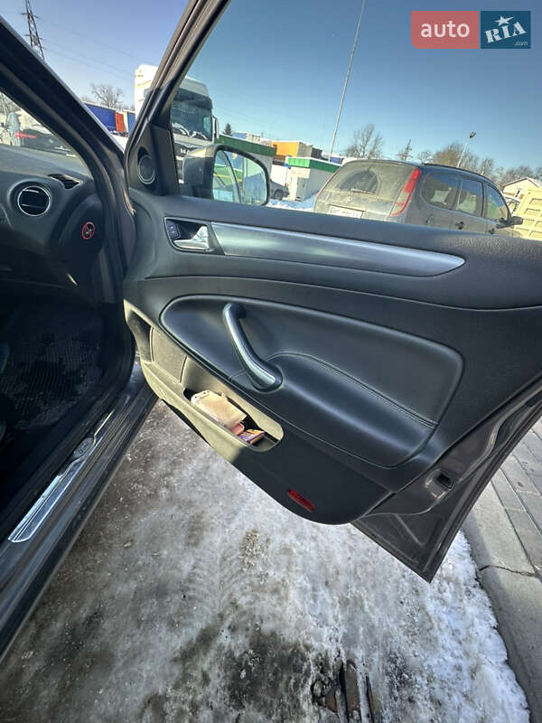 Седан Ford Mondeo 2013 в Львове