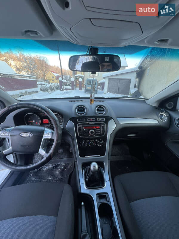 Седан Ford Mondeo 2011 в Хусте