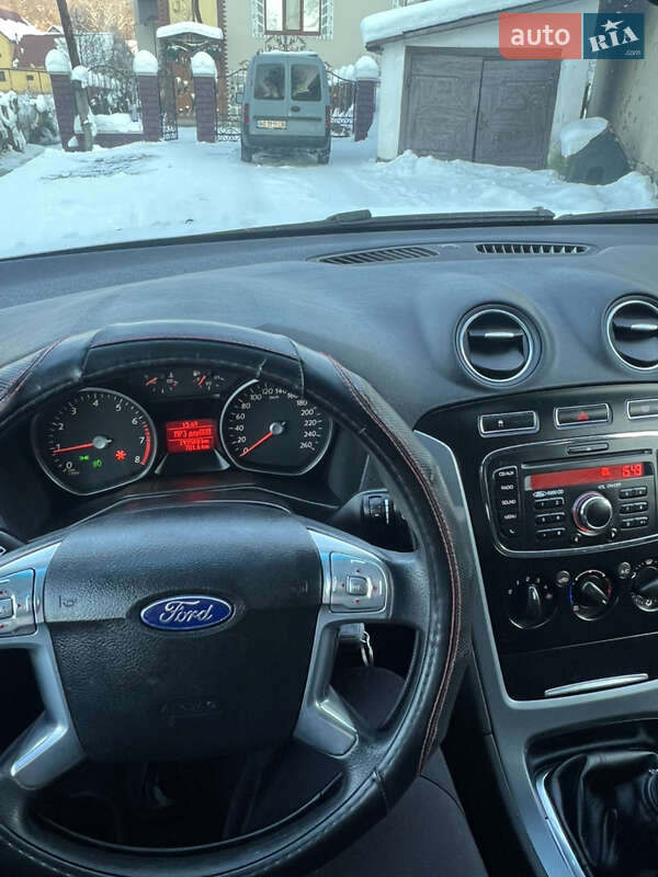 Седан Ford Mondeo 2011 в Хусте