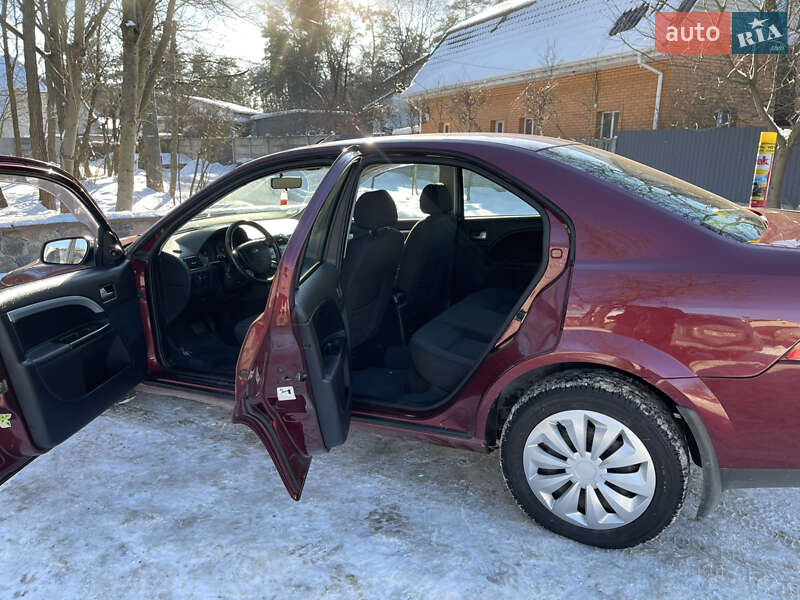 Седан Ford Mondeo 2004 в Києві