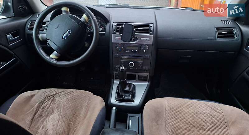 Седан Ford Mondeo 2004 в Мостиске