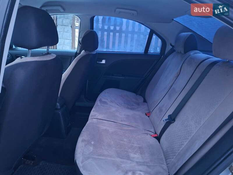 Седан Ford Mondeo 2004 в Мостиске