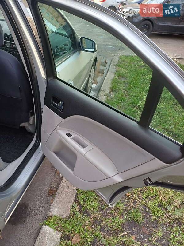 Седан Ford Mondeo 2005 в Киеве