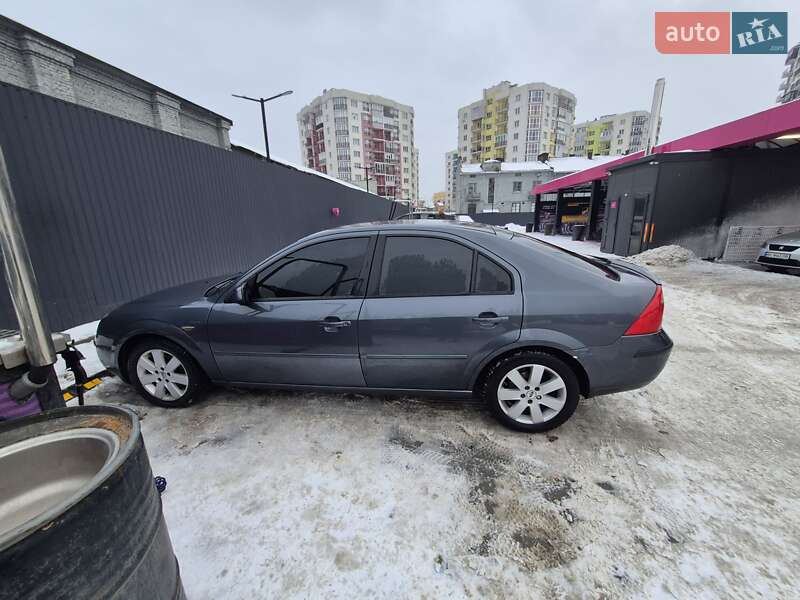 Лифтбек Ford Mondeo 2004 в Староконстантинове