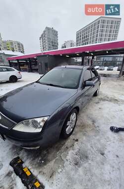 Лифтбек Ford Mondeo 2004 в Староконстантинове