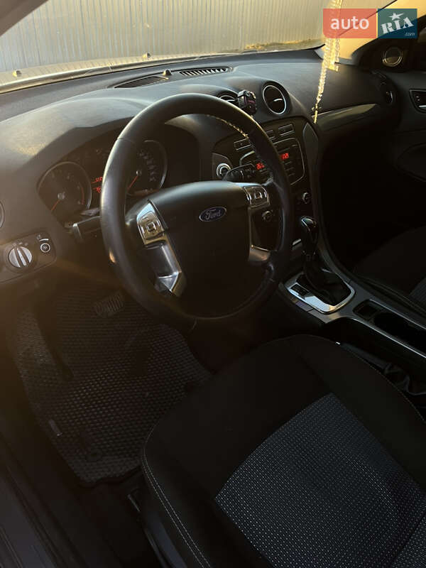 Лифтбек Ford Mondeo 2013 в Львове