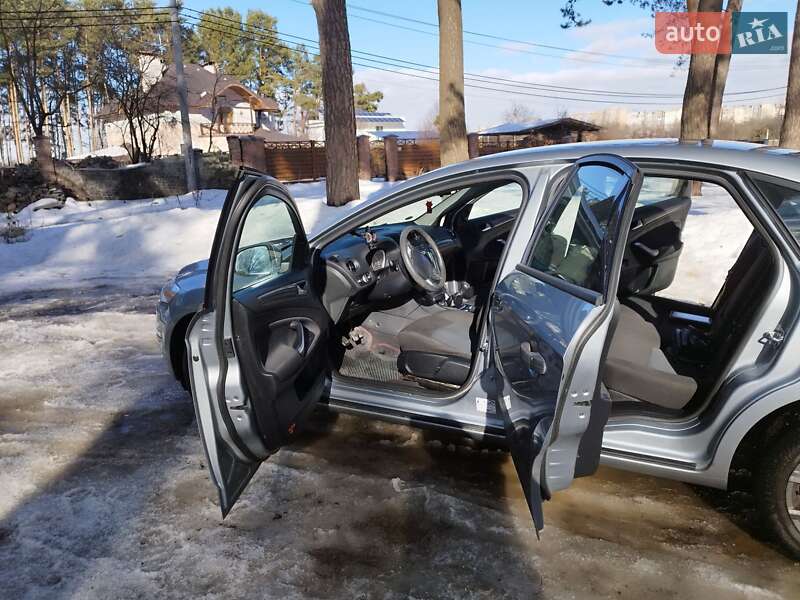 Седан Ford Mondeo 2013 в Житомире