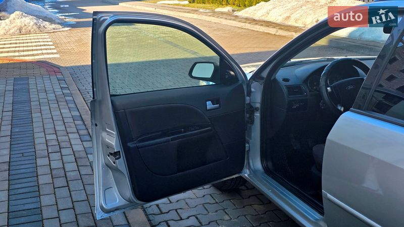 Універсал Ford Mondeo 2001 в Луцьку
