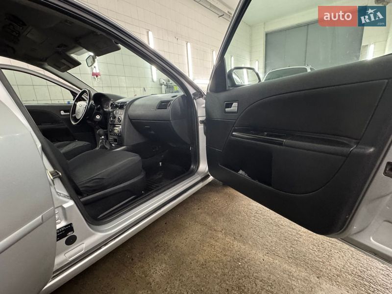 Седан Ford Mondeo 2000 в Києві