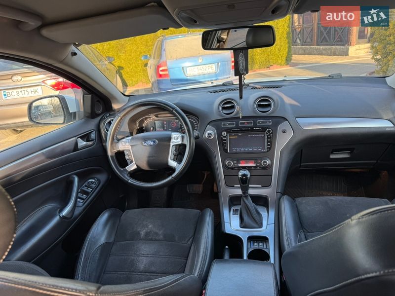 Седан Ford Mondeo 2012 в Стрию