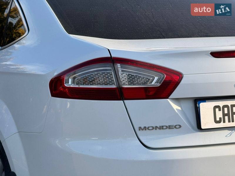 Седан Ford Mondeo 2012 в Стрию