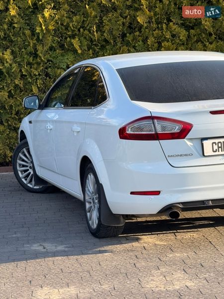 Седан Ford Mondeo 2012 в Стрию