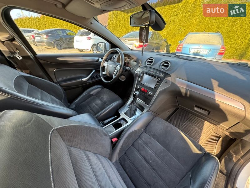 Седан Ford Mondeo 2012 в Стрию